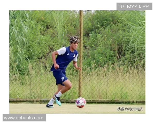 足球明星的成长之路与辉煌人生经历全景回顾