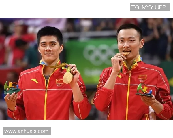 重庆羽毛球队与南京羽毛球队赛后复盘分析灵活性表现及战术对比